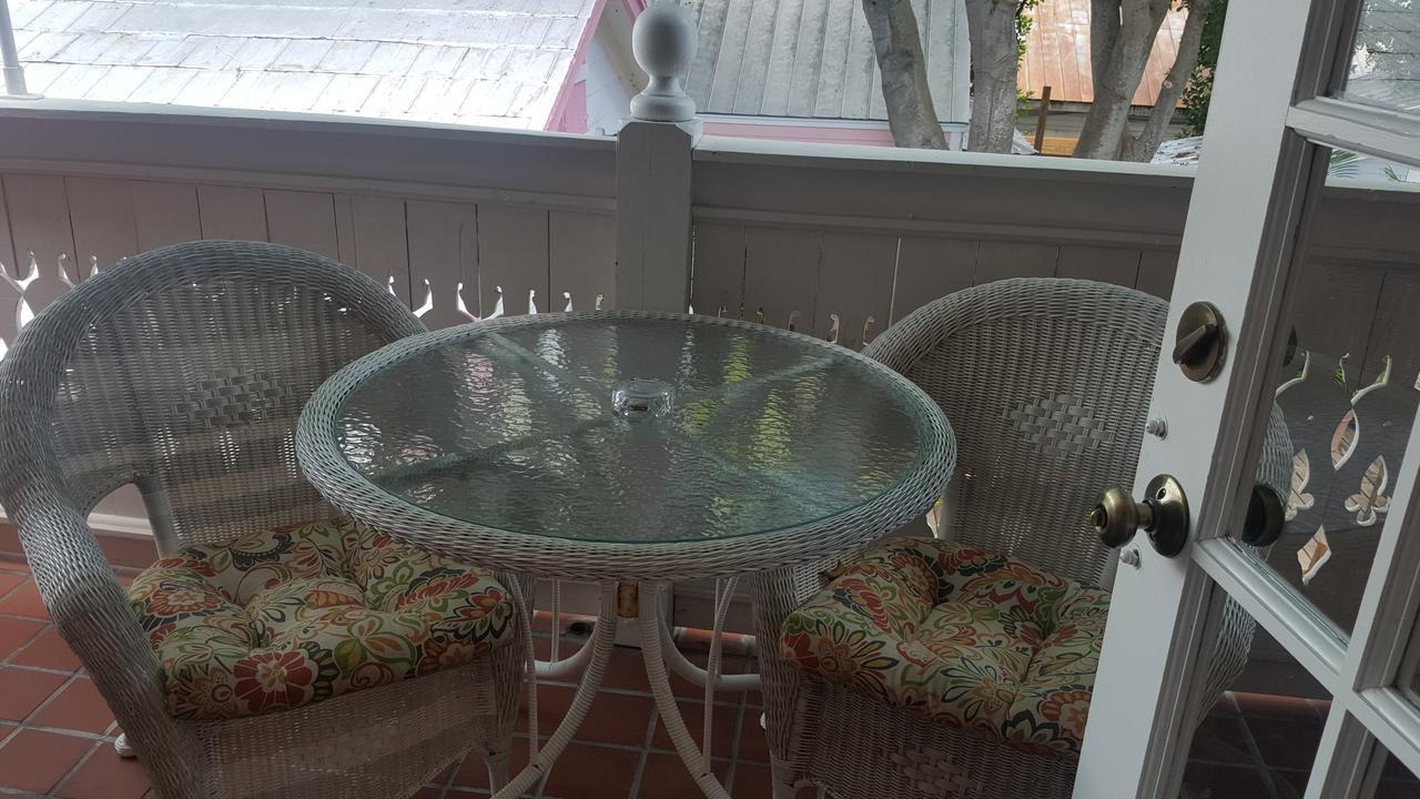 Courtney'S Place Historic Cottages & Inns Key West Exterior photo